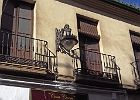 Cordoba Balkone in der Calle Alfaros : Laterne, Balkone, Balkongitter