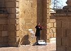 Cordoba, Straßenmusikerin an der Puerta del Puente : Straßenmusiker, Tor, Brücke