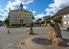 Marktplatz in Marlow : Brunnen, Rathaus