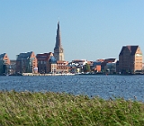 Rostock, Blick auf Speicher und Petrikirche : eSpeicher, Kirche, Hafen, Aida Cruises, Stadtsilhouette