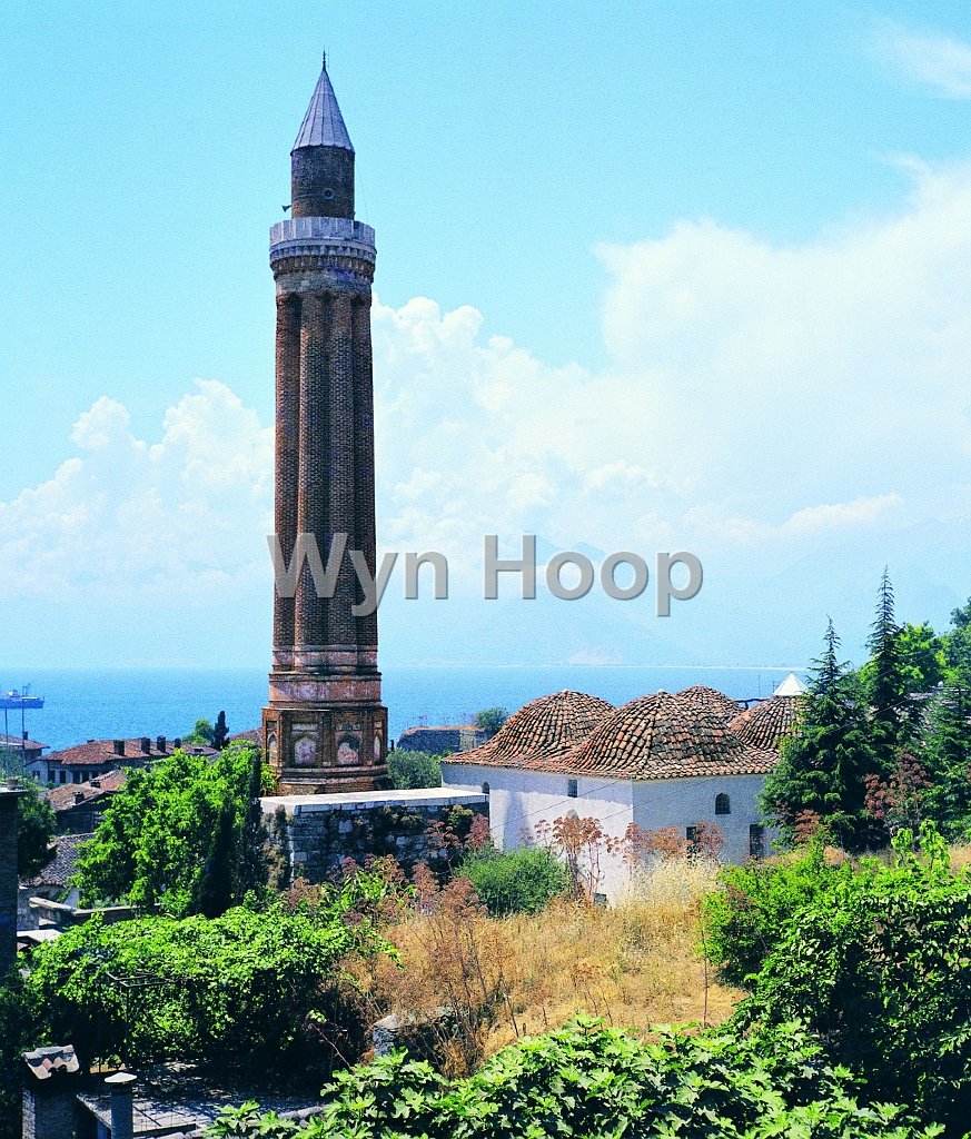 Antalya_Yivli_Minarett_2.jpg - Antalya, das berühmte aus Backstein erbaute Yivli Minarett.
